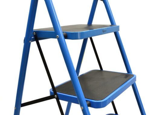 Kolmeastmeline lahtikäiv redel
